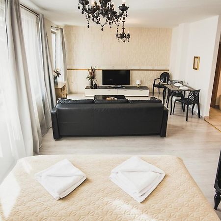 Zara Luxury Apartments The Absolute Center Of Zilina Bagian luar foto